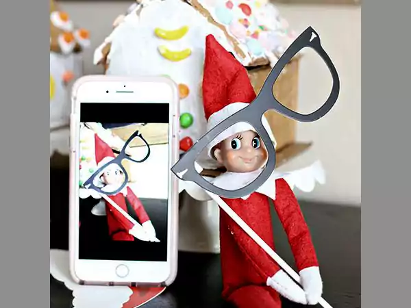 Elf taking decent selfies 